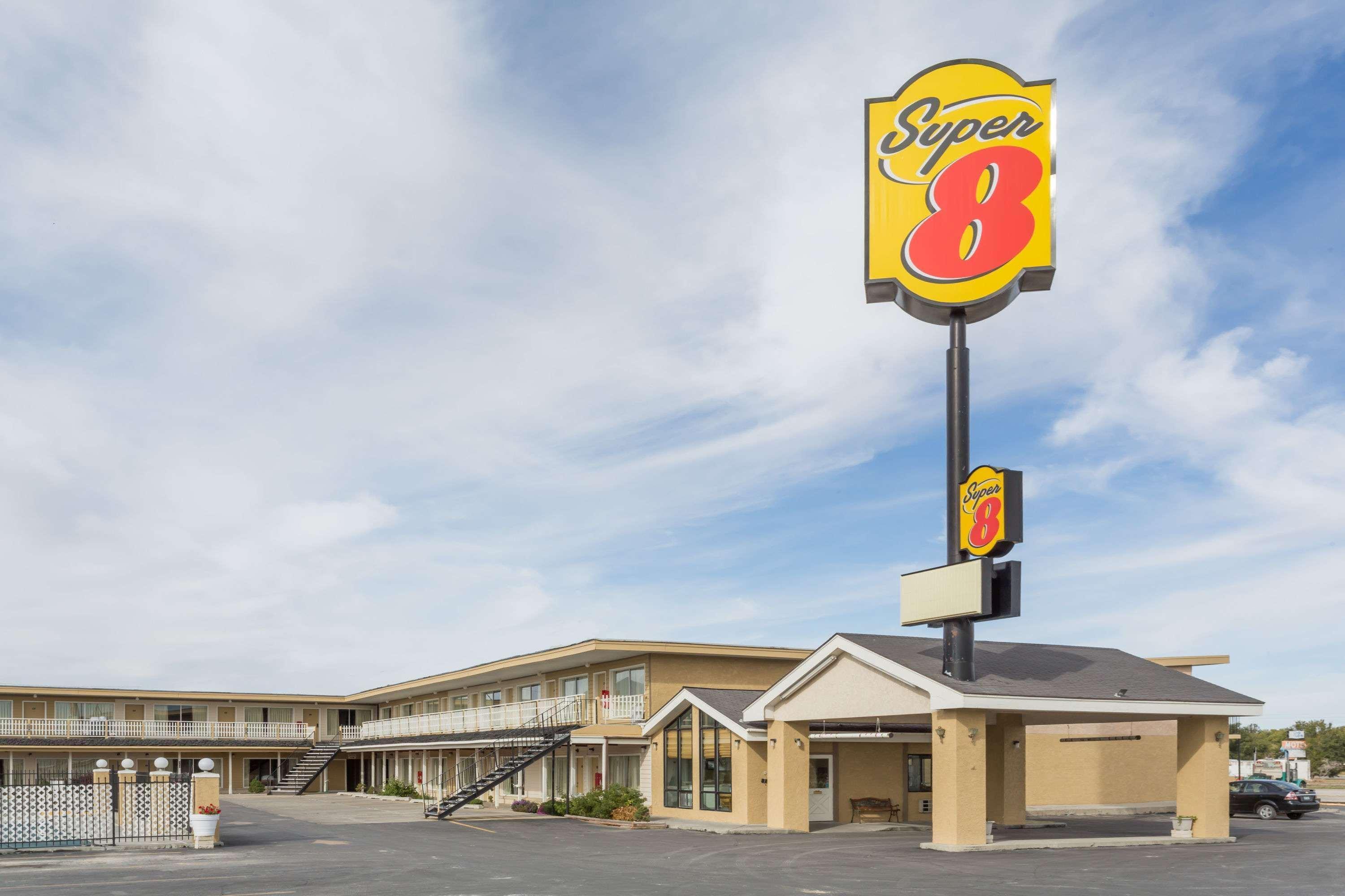 Super 8 By Wyndham Wells Hotel Exterior photo