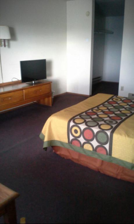 Super 8 By Wyndham Wells Hotel Room photo